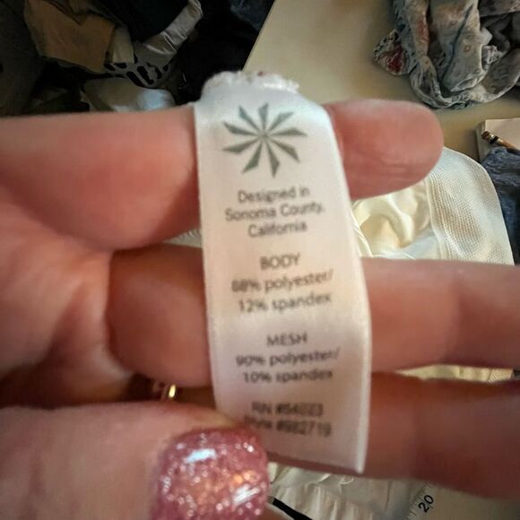 Athleta white v-neck reflective athletic short sleeve top large - Picture 7 of 7